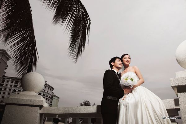 Latest and popular trends in wedding photography Black and White photography
