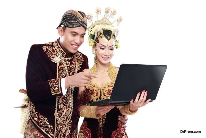 Home 29 Trending-Wedding-Hashtags