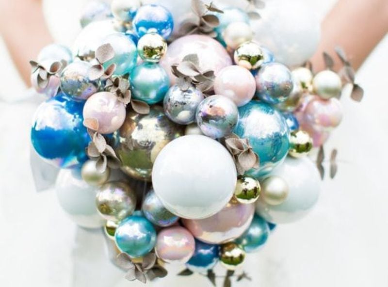 Christmas-ornament-hand-bouquet