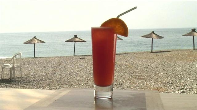 how-to-make-a-hurricane-cocktail.WidePlayer