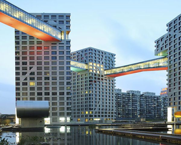 LinkedHybridBuilding12