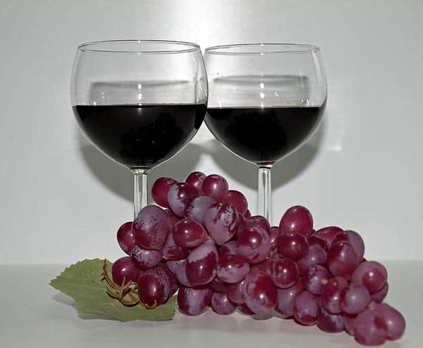 grapes_and_red_wine