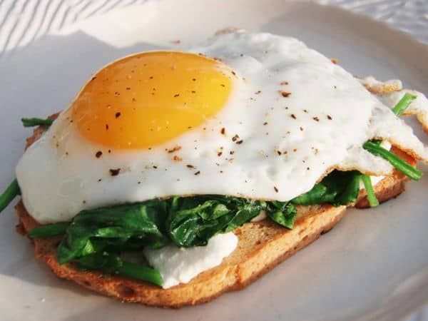 Cheese-egg-spinach-sandwich