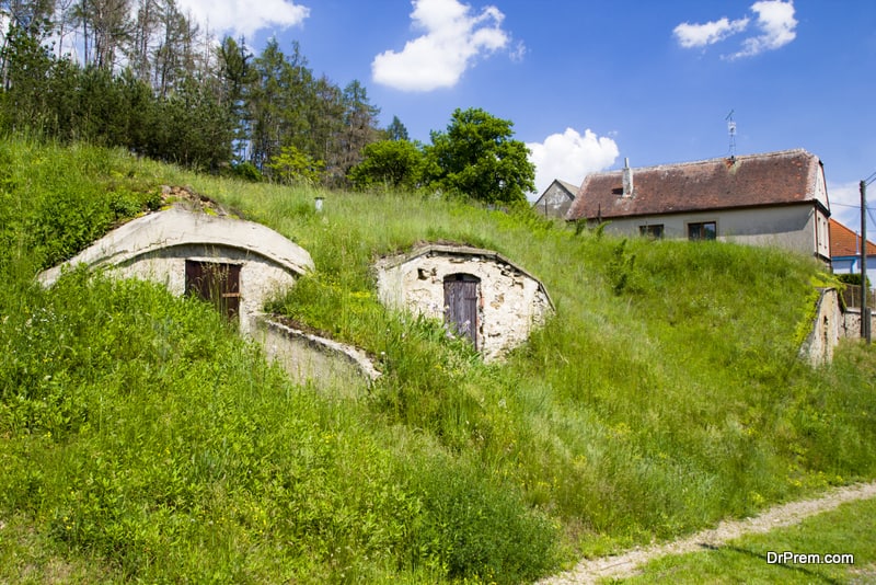 How to build a 'cave house'