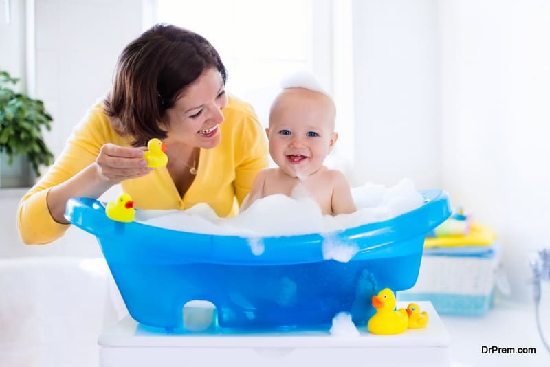 steps to bathe your baby