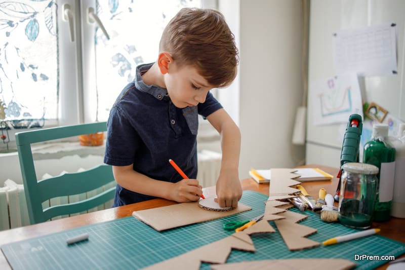Cardboard décor and toys for eco kids