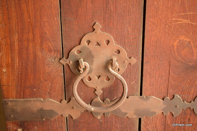 Antique doorknobs make your doors look better