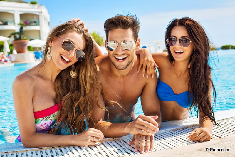 8 Perfect Pool Party Makeup Tips