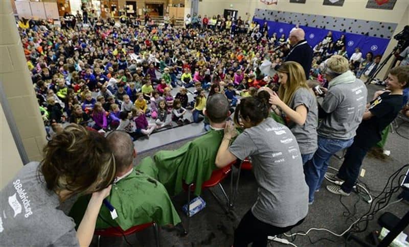 80-students-shave-their-heads-to-support-their-bald-schoolmate-fighting-cancer