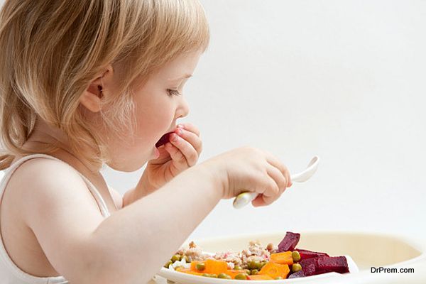 kid eating healthy