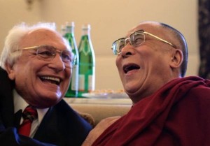  dalai lama laughing
