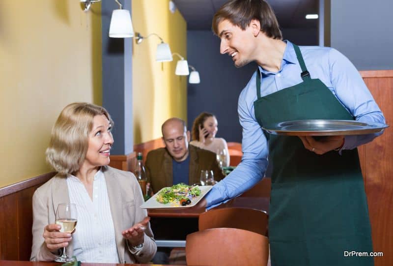 woman-talking-to-waiter