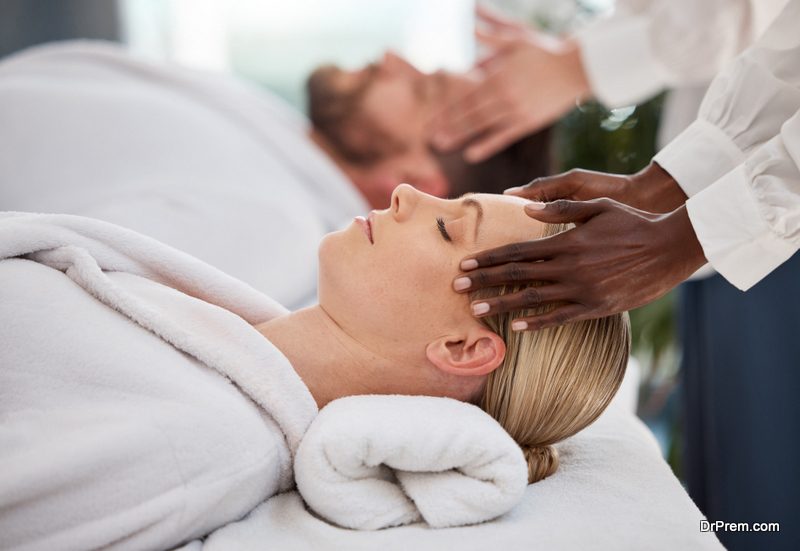 couple getting a message in a spa