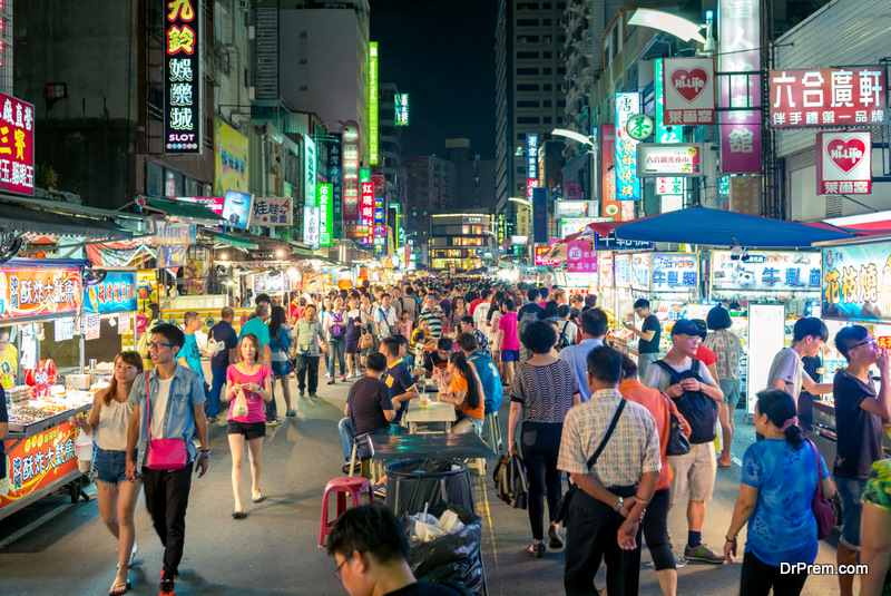  night view of Liuhe Night Market, one of the biggest and most famous night markets in Kaohsiung, Taiwan