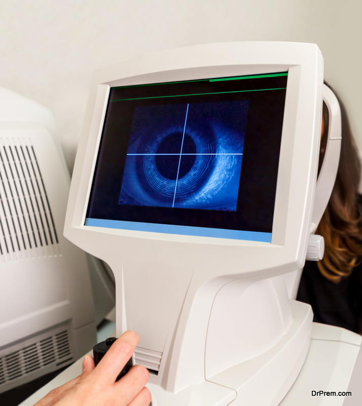 Optometry Corneal Topographer Showing an Eye and Cornea on Screen