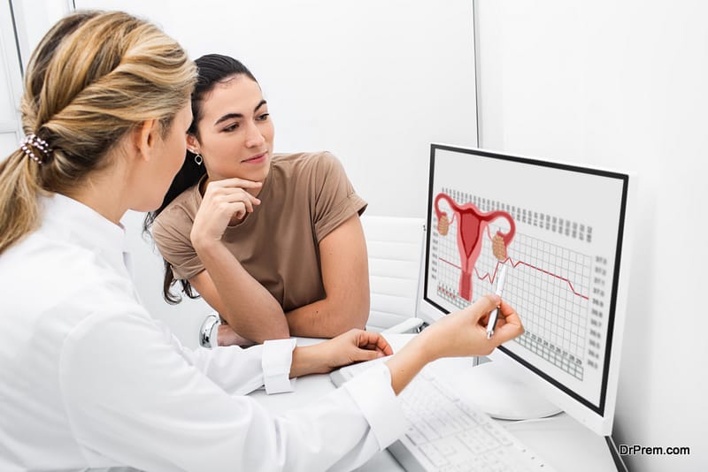 gynecologist communicate with her patient, 