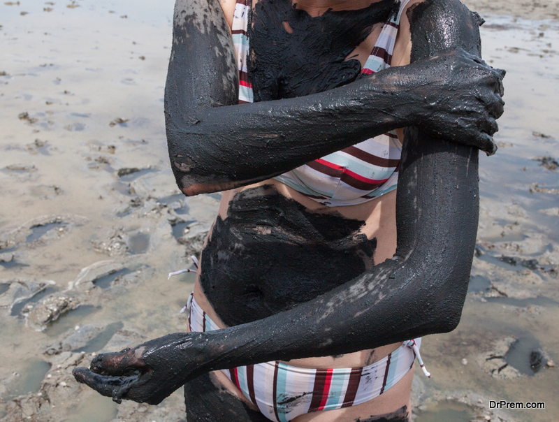 woman-applying-mud-on-her-body