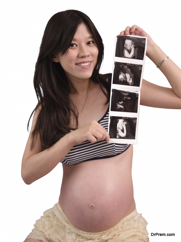 Pregnant woman take baby photo