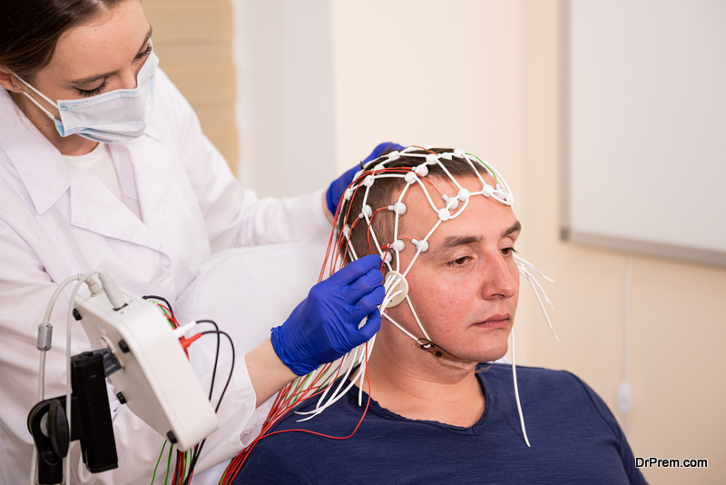 brain testing using encephalography at medical center