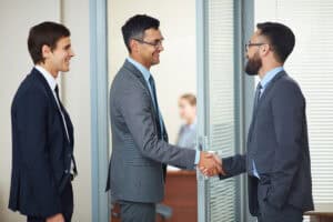 How to Form Medical Tourism Contracts and Agreements -A Quick Guide by Dr Prem Jagyasi businessmen closing deal with handshake