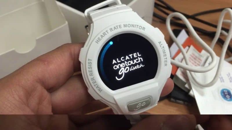 Alcatel takes a dip in the smartwatch market with the One Touch Go