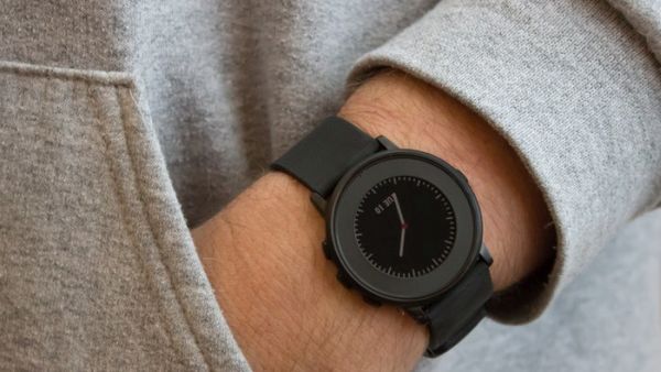 Pebble adds the beauty to the brains of smartwatches with Time Round