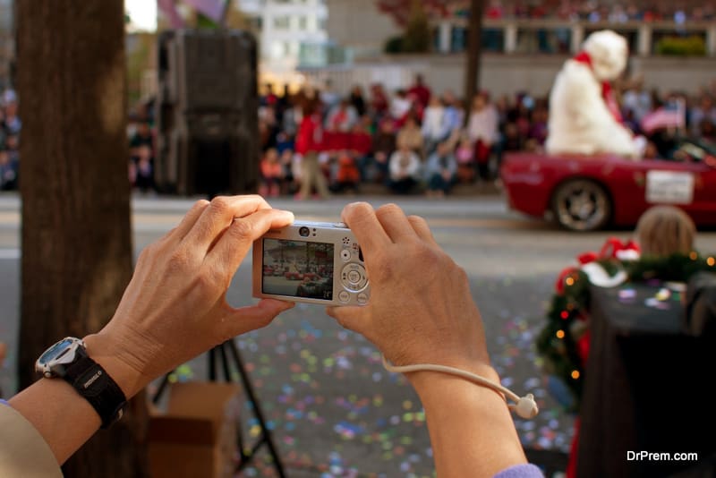 Point And Shoot Camera Captures Moments From Christmas Parade 