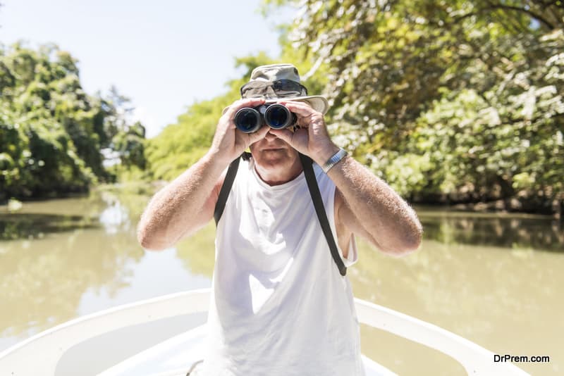 Mangrove-nice-excursion-guide-on-boat