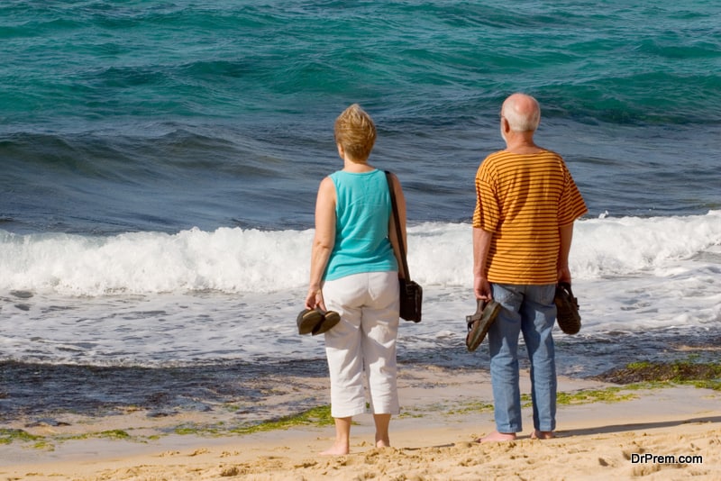 Photo-of-a-couple-looking-out-onto-the-ocean