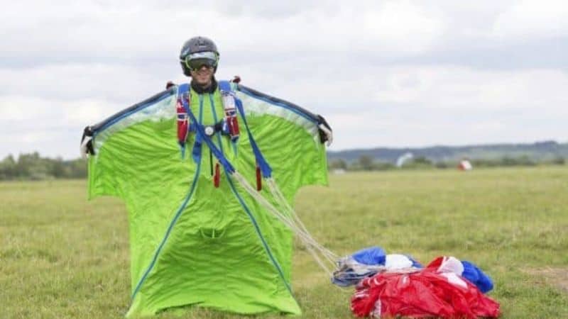 wingsuit jumpers