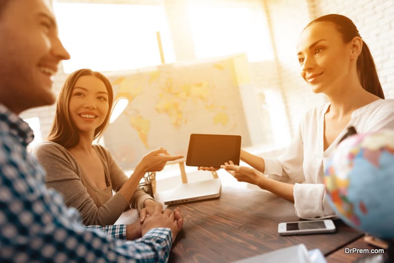 A young man and a woman came to the travel agency