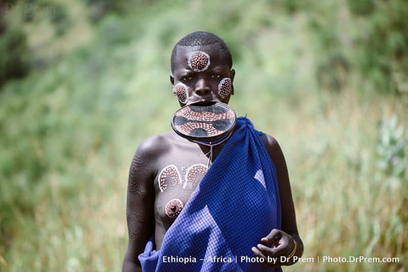 mursis woman with lip plate