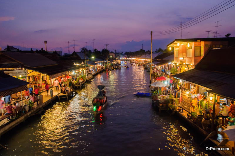 Bangkhla-Floating-Market