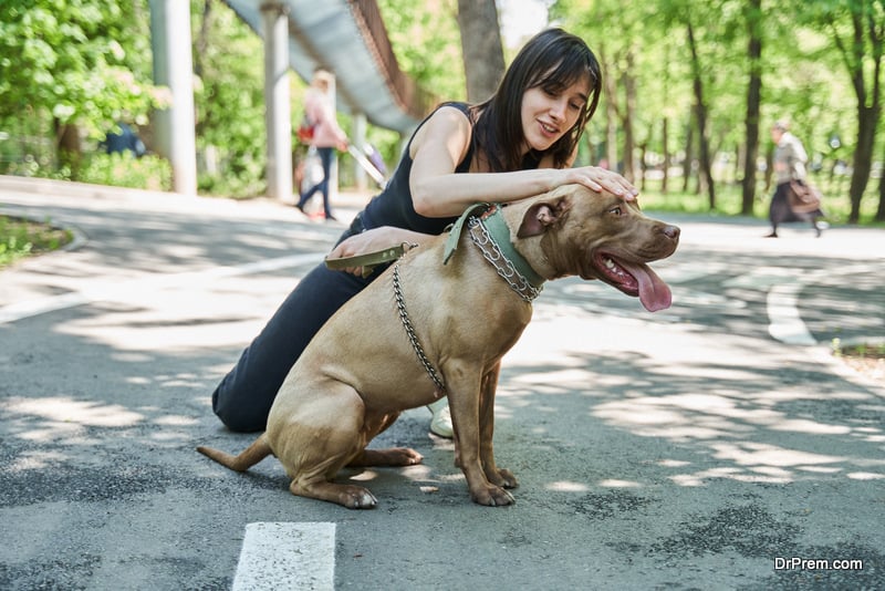 BEAUTIFUL WOMAN WITH HER PET