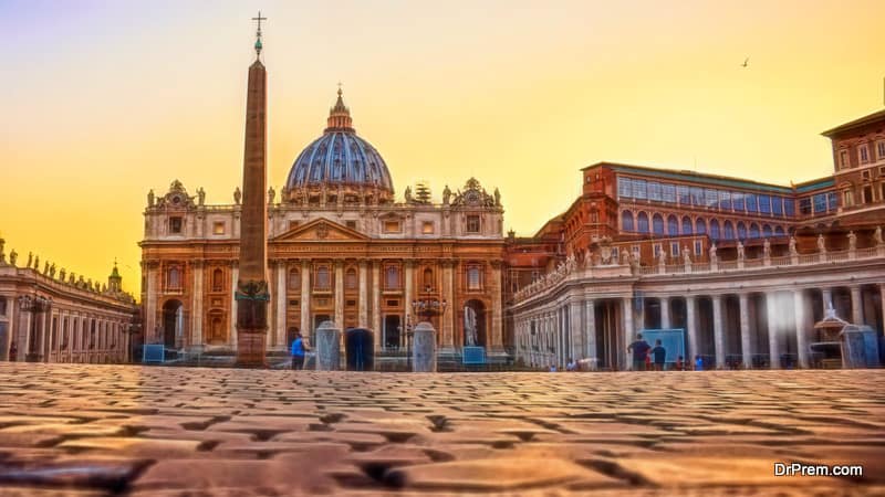 San-Peter-Square-at-sunset