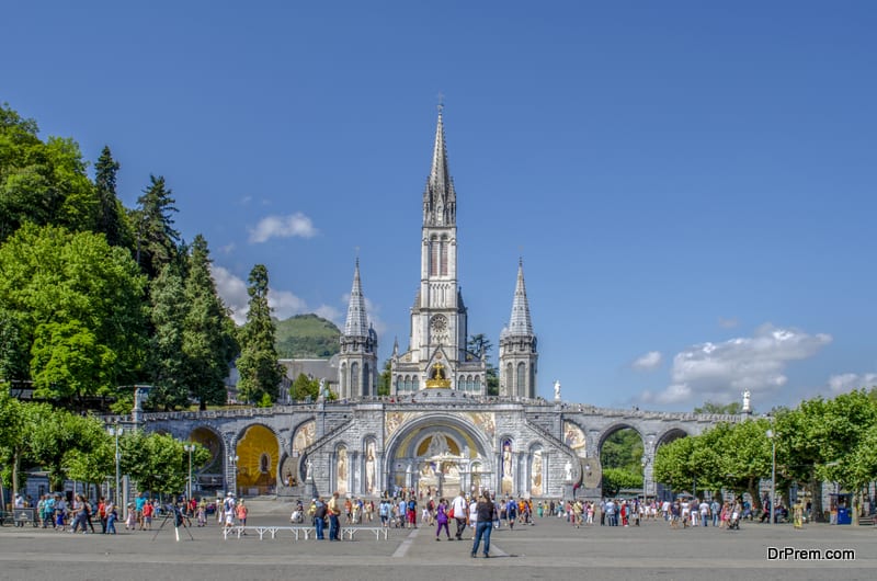 The-Basilica-of-Our-Lady-of-Immaculate-Conception-of-Lourdes-France ...