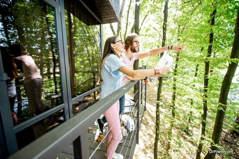 couple on ecotourism