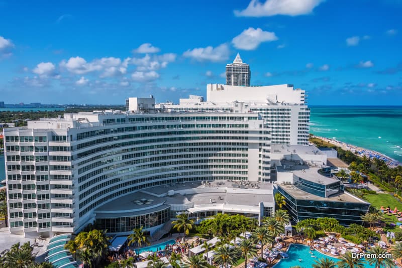 Stay at the Fontainebleau