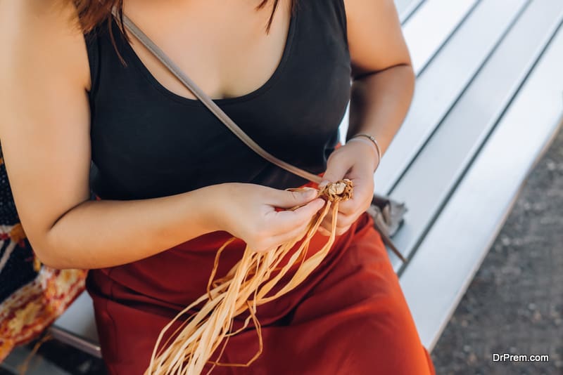 Female weaving basket 