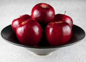 apples-on-plate