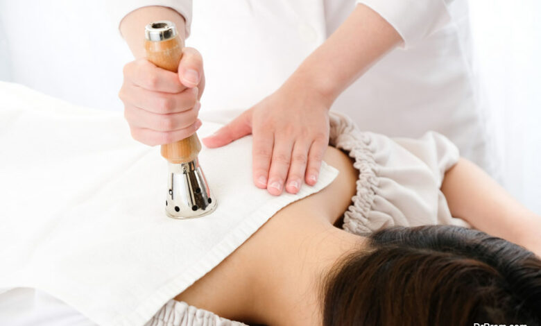 acupuncturist who treats a woman's back