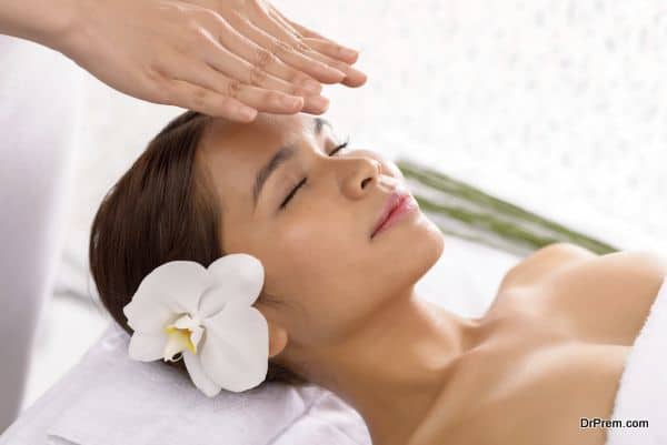 Getting reiki therapy