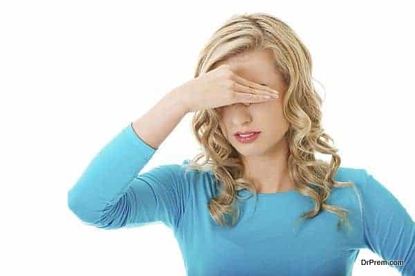 Woman with sinus pressure pain