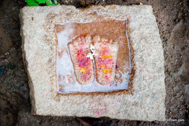feet imprints of various god