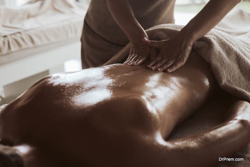 Podikizhi Ayurvedic massage