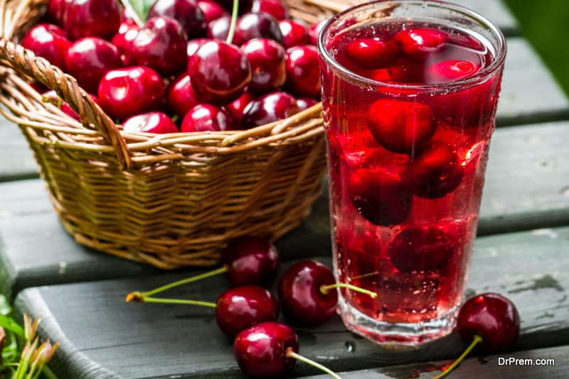 Fresh juice made of sweet cherries and ice