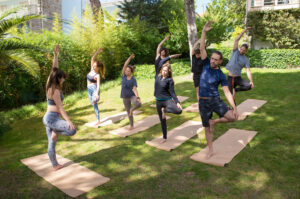 Are You Tapping into Longevity Tourism? Dr Prem’s Strategic Guide to the Billion-Dollar Future of Global Wellness Tourism yoga group enjoying outdoor workout