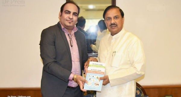 Dr Prem Jagyasi with Dr Mahesh Sharma - Honourable Minister of Culture & Tourism